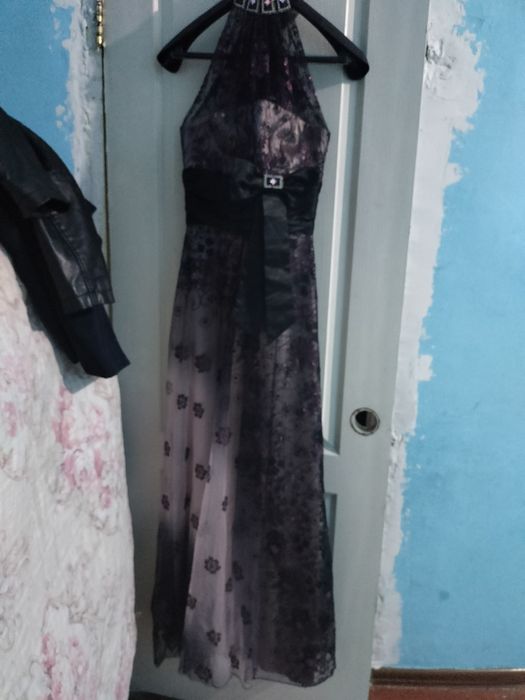 Продам вечерние платья.