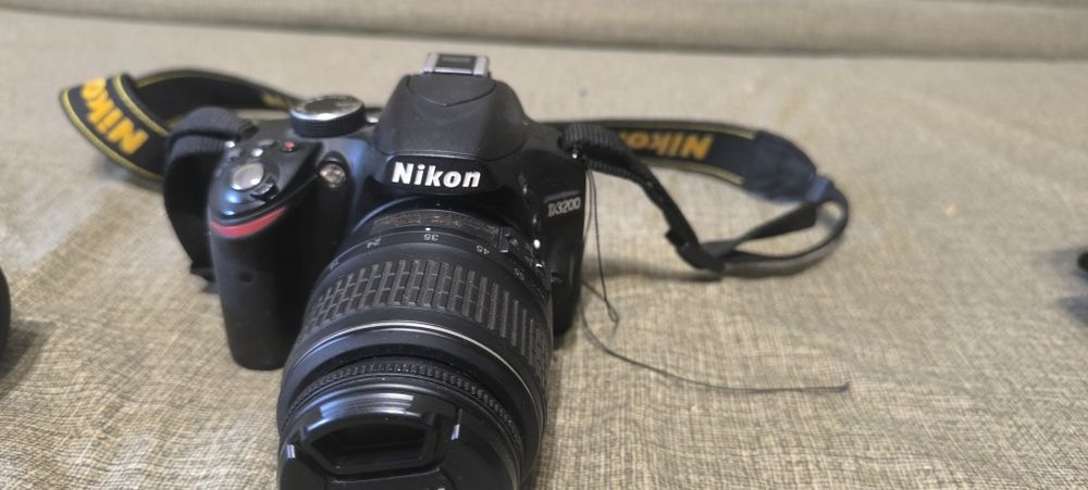 Продам зеркальный фотоаппарат Nikon 3200+ дополнительный объектив