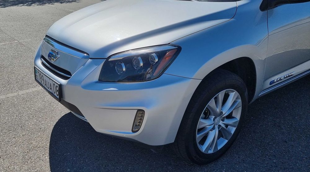 Toyota RAV4 EV 2012 г. Электромобиль