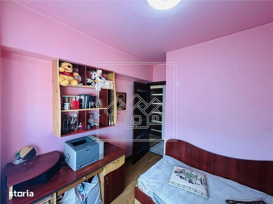 Ap decomandat, 4 camere, balcon - Zona Mihai Viteazu
