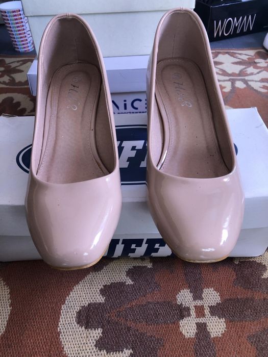 Продавам дамски обувки