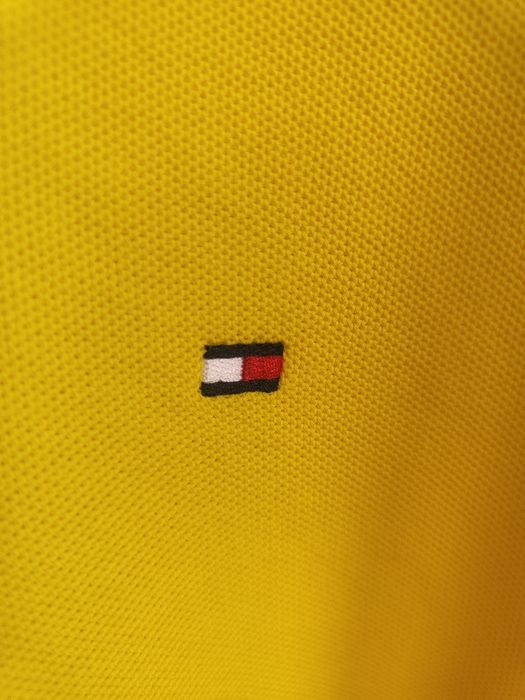 Лимонное поло от Tommy Hilfiger