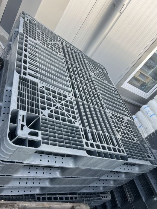 De vanzare paleti din plastic