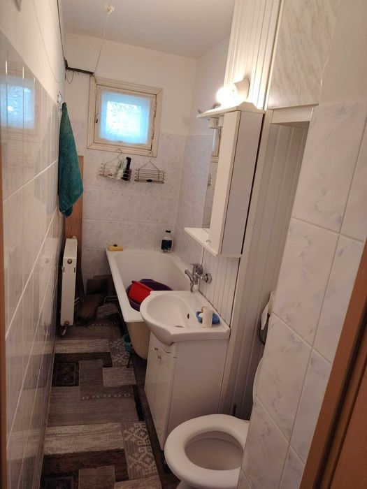 VAnd apartament 3 camere semidecomndat ,et 3. Falticeni , judet Suceava. TEL: 0744709322