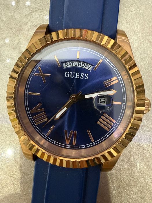 Guess часовник използван един път в топ състояние