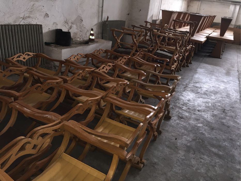 Scaun și masa lemn masiv