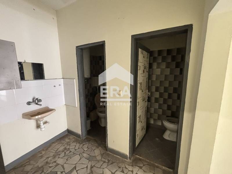 Голямо търговско помещение на хубава локация