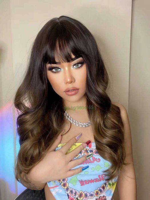 Омбре перука със светли краища и бретон