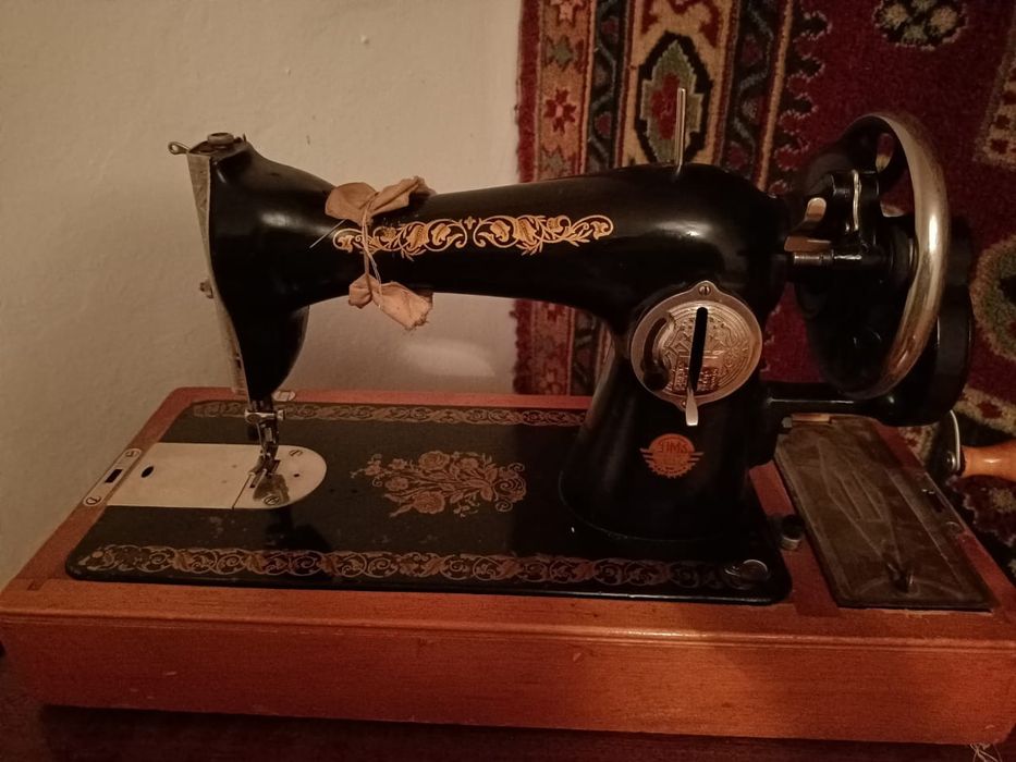 Продам швейную машинку