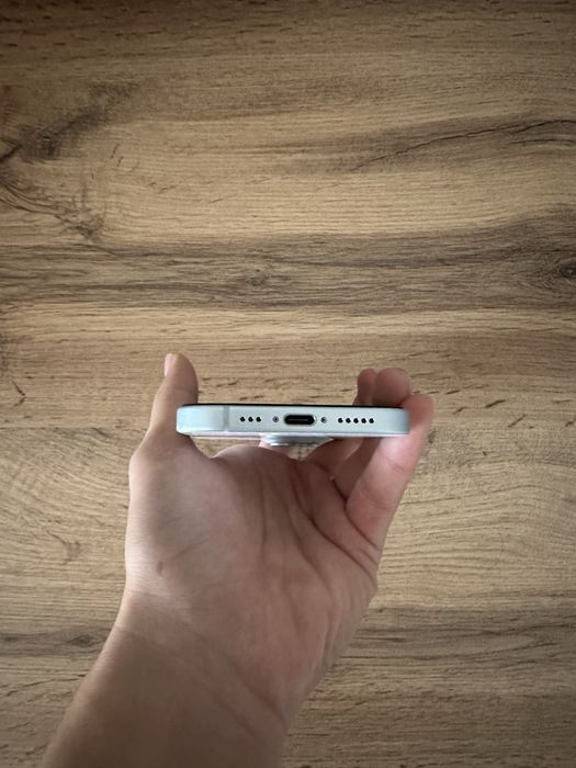 iPhone 15  128гб