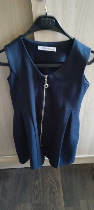 Продам школьные одежды для девочки