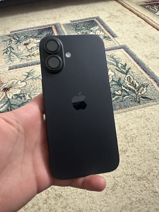 Iphone 16.  black