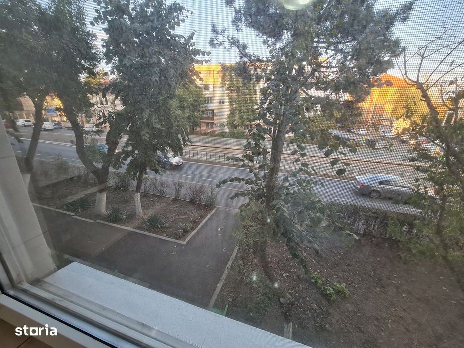 Inchiriez apartament 2 camere Modern Bou Rosu, et. 1, Centrala, Clima.