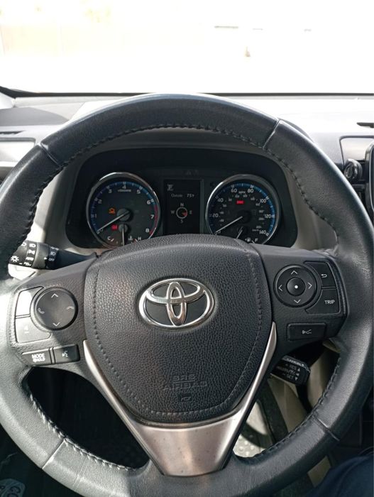Toyota Rav4 сатылады.