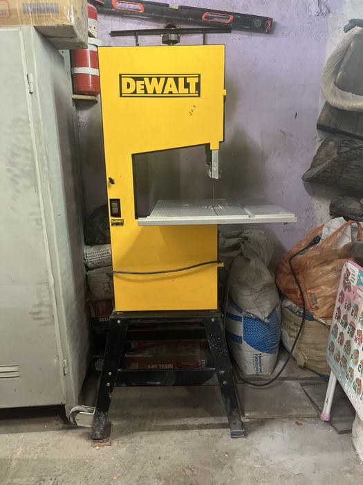 Ленточная пила DeWALT DW876