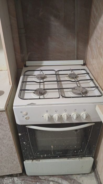 Газавая плита" Nord "и вытяшка"MBS" в хорошем состояние.