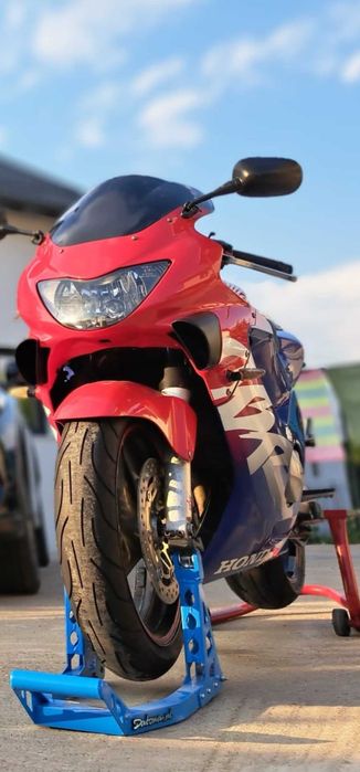 Honda cbr F4   Honda cbr 600