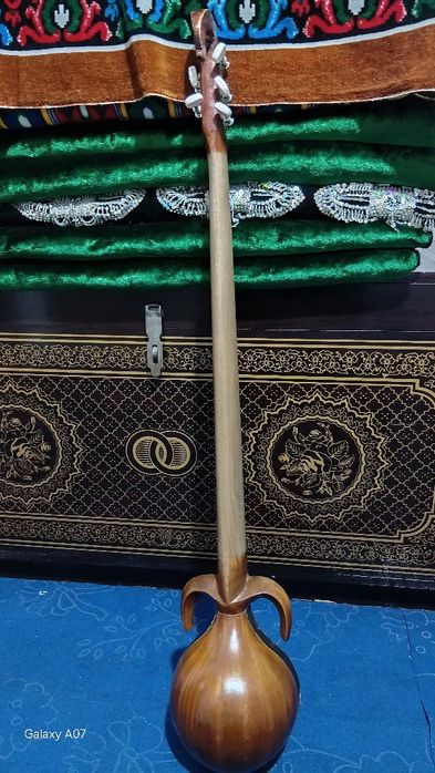 Qashkar rubob muzikalniy