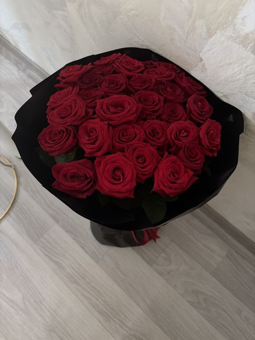 Розы красные 31 штука