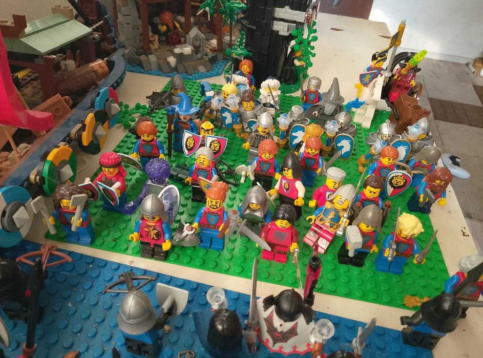 Cavaleri Lego Lion knights si black falcons si invitati