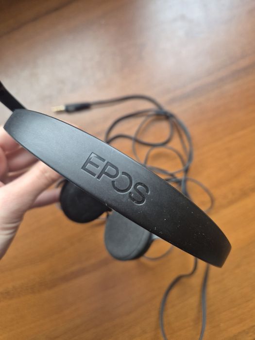 Слушалки с микрофон