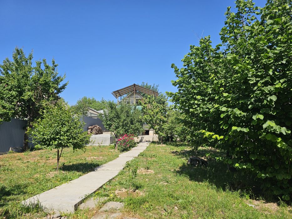 Уютная дача с бассейном и плодовыми деревьями, Новбахор