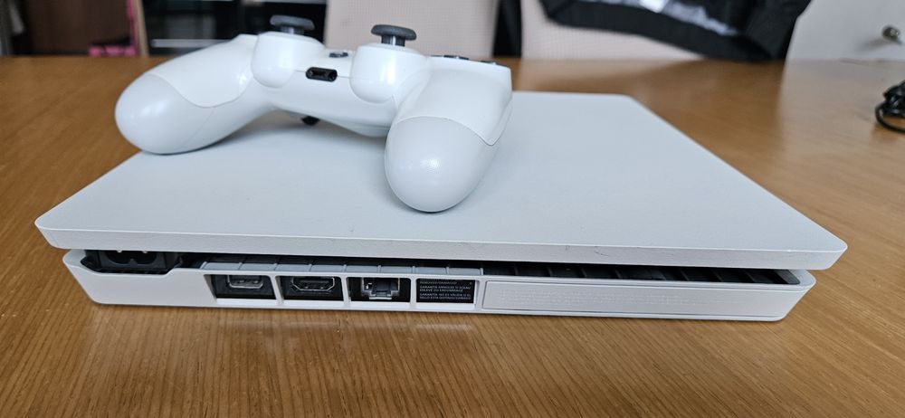 Play Station 4 - 500GB