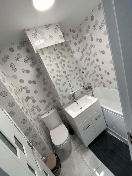 Ofer spre inchiriere apartament 3 camere, Valenii de Munte ! Pentru mai multe detalii privat.
