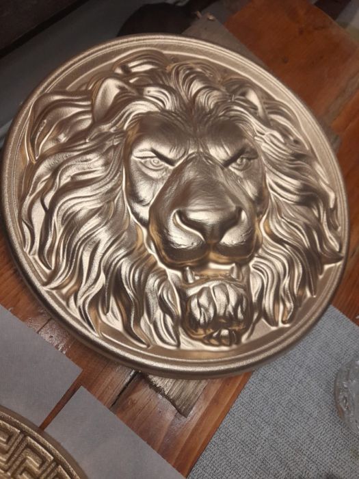 Matrite panouri 3D medalioane leu si Versace bitcoin