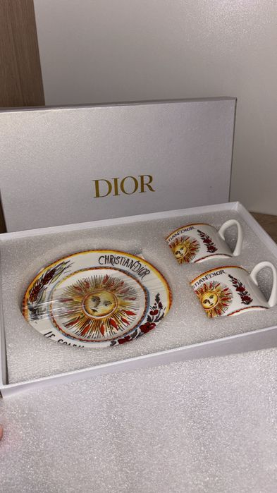 Set veselă ( 2 cani + 2 farfurii ) christian Dior