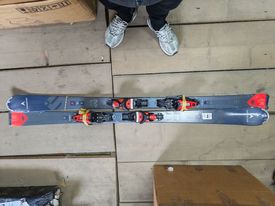 Schiuri Dynastar Speed 563 (170 cm) + Legături Look NX 12 - NOI, SIGILATE
Descriere: