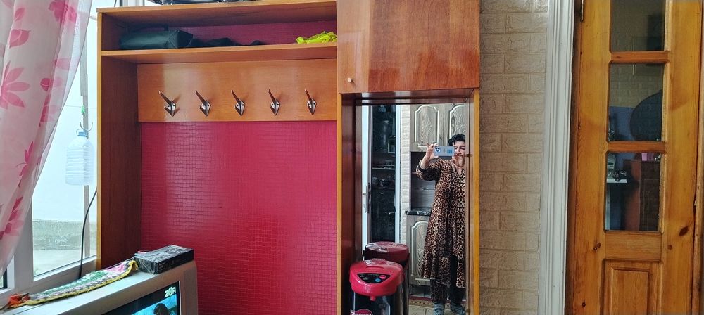 Кийим илгач шкаф соитади