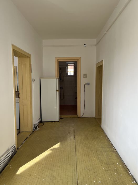 Vând imobil compus din casă si teren intravilan