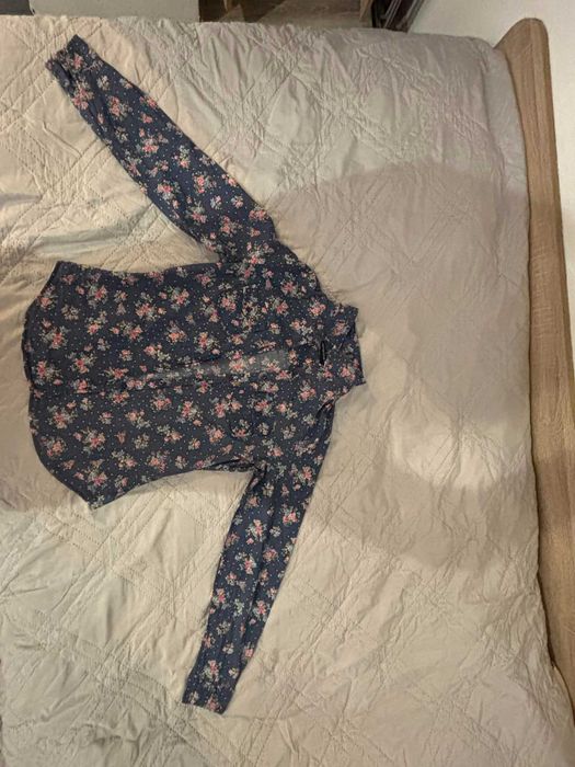 Цветна риза с красиви цветя