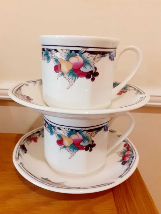 Две чаши за кафе (чай) Royal Doulton и кристален пепелник