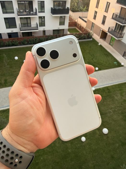 Apple iPhone 17 Pro Max 256GB in stare absolut IMPECABILA!!! Vine cu pachet complet, factura eMag 07.01.2026, garantie, 98% baterie. Telefon personal!