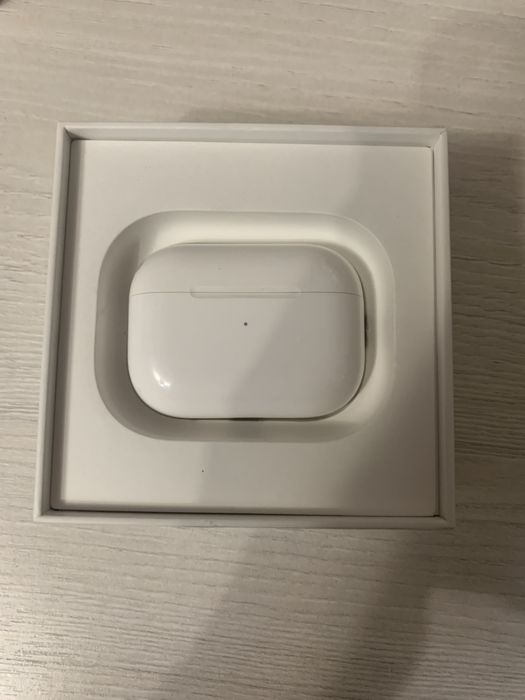 продам кейс от Airpods 2pro (без наушников)