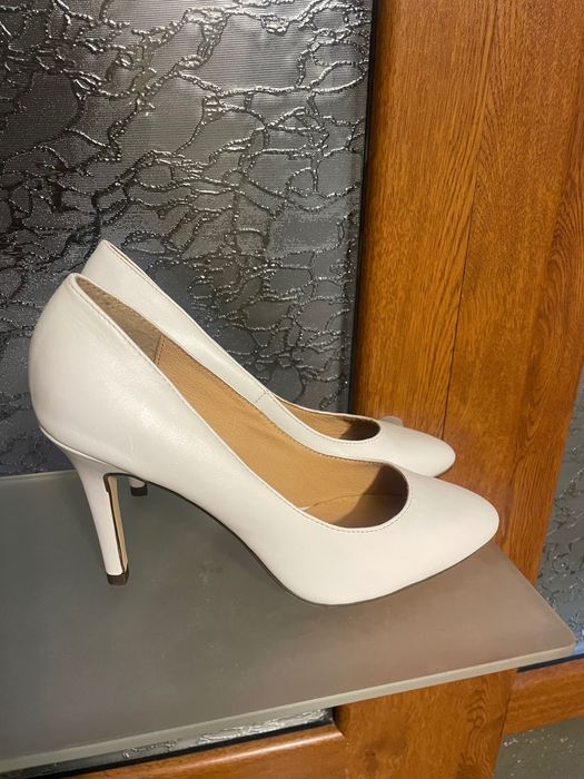 Vând pantofi piele noi 36