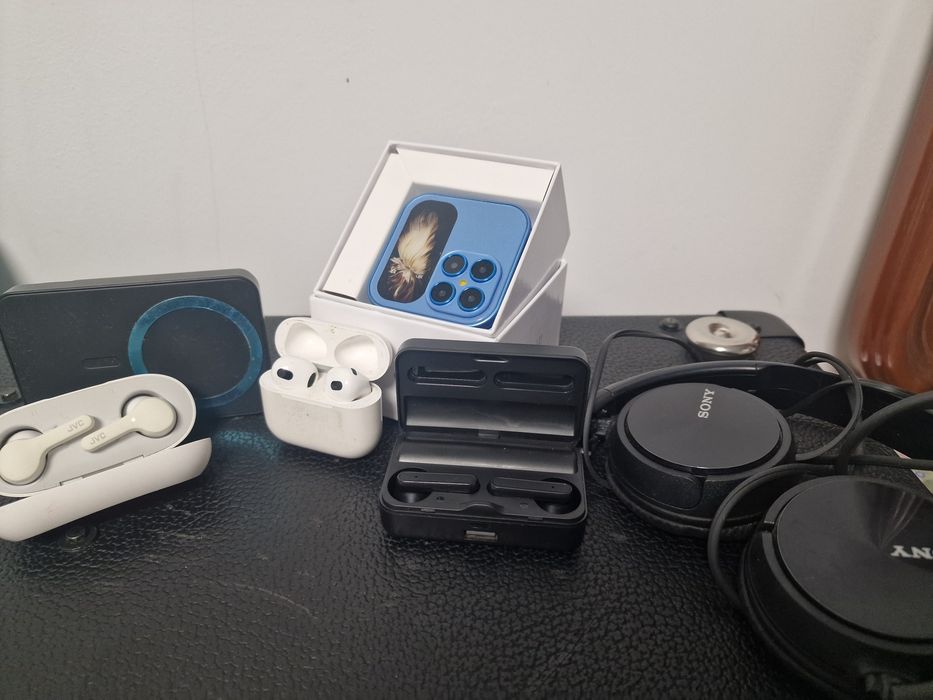 Vand telefon,casti,baterie externa