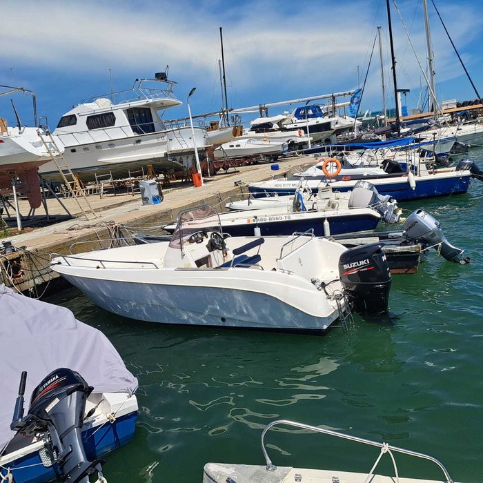 Barca,motor si peridoc