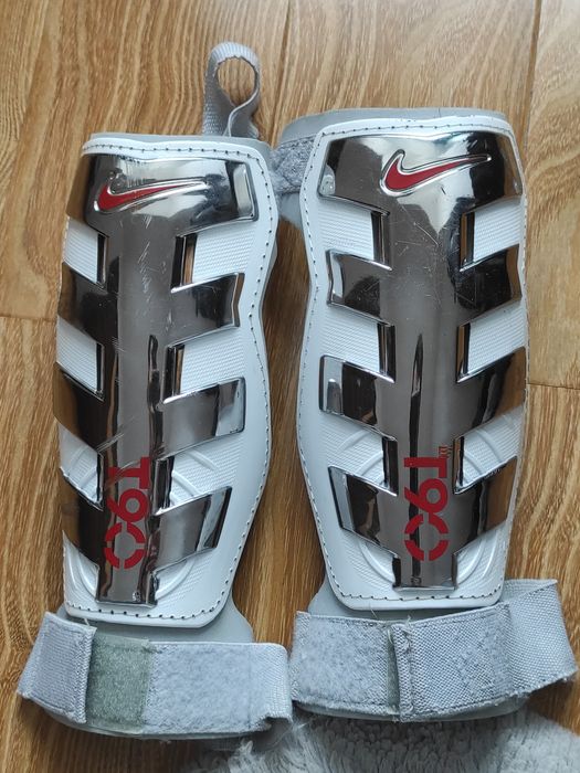 Apărători Nike T90