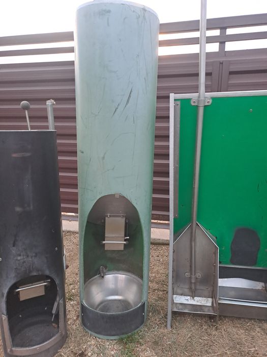 Hrănitoare adepatoare porci purcei oi capre boxă fatare