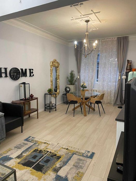 Продава се Двустаен апартамент в София, Център - 70 кв.м за 1929 €/кв.м - Снимка #1