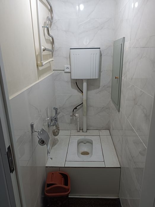 Продаётся квартира 2 комнатная цокольный этаж полу подвал жилой