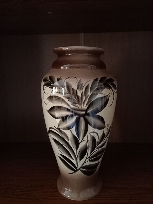 Продам вазу недорого