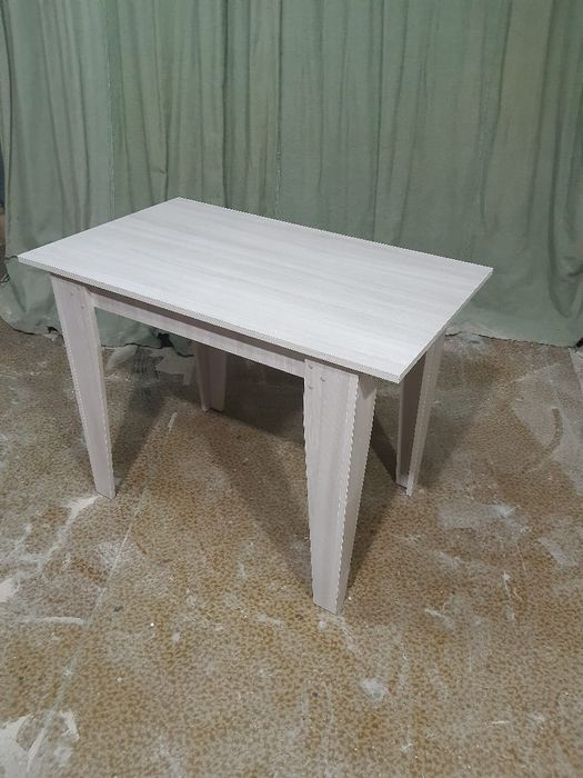 Продам кухонный стол
