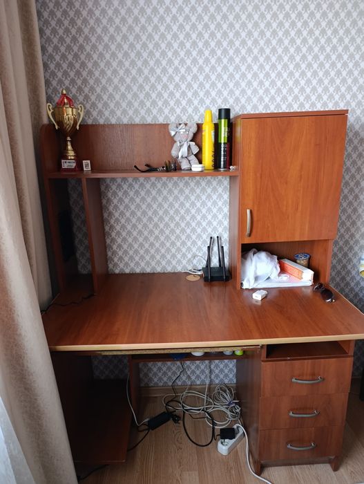 Продам компьютерный стол