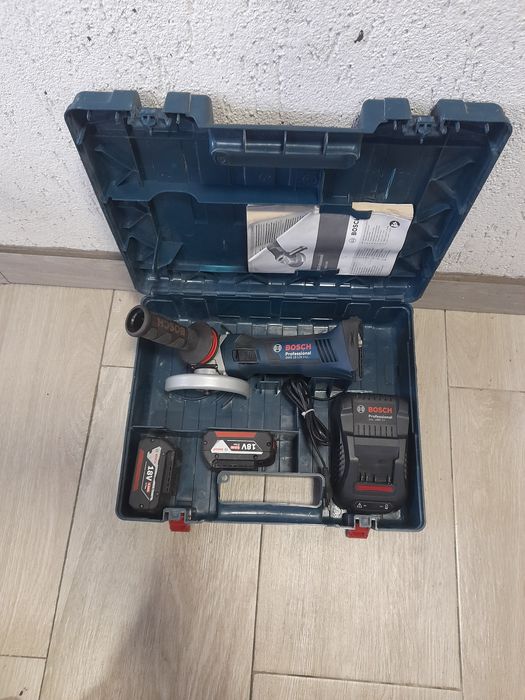Polizor unghiular Bosch GWS 18-125 V-LI, 
 
Un acumulator
Funcționeaza foarte