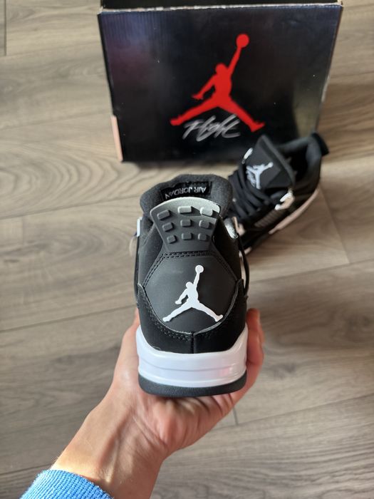 Jordan 4 White Thunder