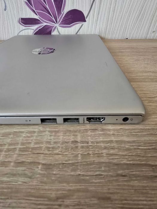 HP ENVY 13 | i7 | 8GB | 256GB |